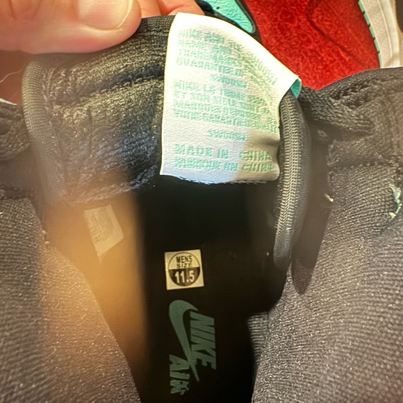 Air Jordan 1 Retro - Picture 2 of 5